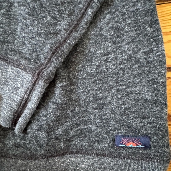 Faherty Men's Dark Gray Crewneck Sweater - Picture 3 of 5